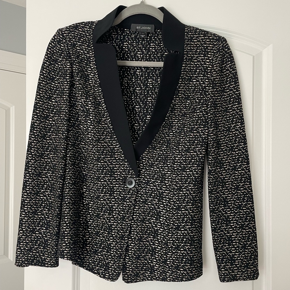Womens St. John blazer, white and black. Size 4